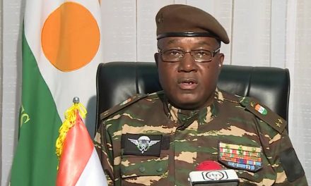 Aucun Africain digne ne peut applaudir la politique française au Niger